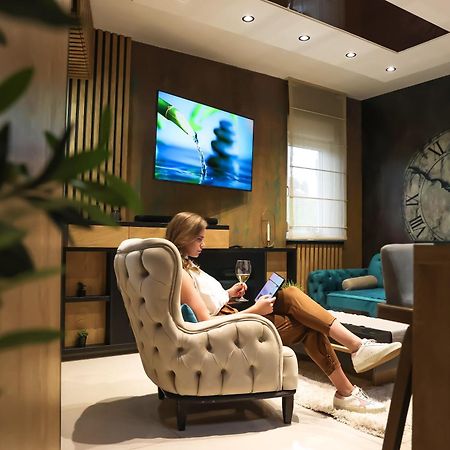 Design Apartment Platinium Spa Lux 5 Star "Havana" Completely Private Wellness & Spa Free Included Sauna & Jacuzzi & Salt Wall & Fire Place & 3D Ceilings & Business Wifi & Netflix & Keyless Code Entry & Full Smart App & Secure 2 Parking Place Ćuprija Exterior foto