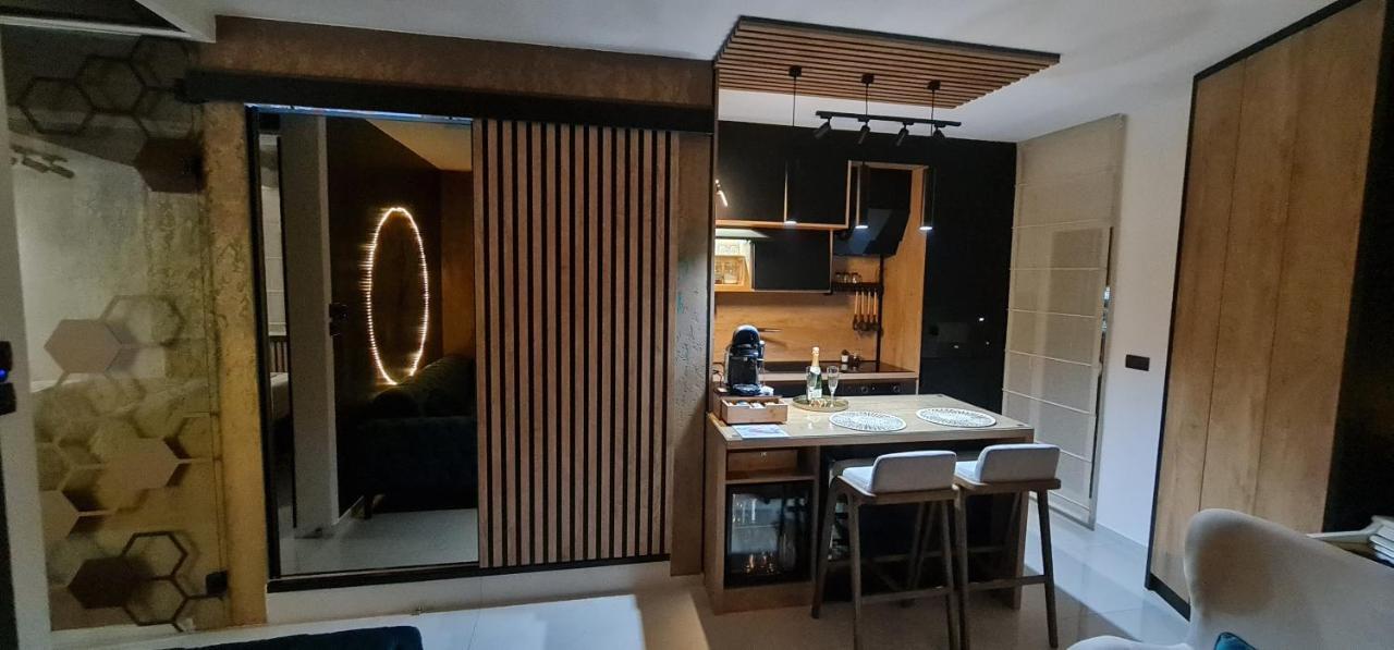 Design Apartment Platinium Spa Lux 5 Star "Havana" Completely Private Wellness & Spa Free Included Sauna & Jacuzzi & Salt Wall & Fire Place & 3D Ceilings & Business Wifi & Netflix & Keyless Code Entry & Full Smart App & Secure 2 Parking Place Ćuprija Exterior foto